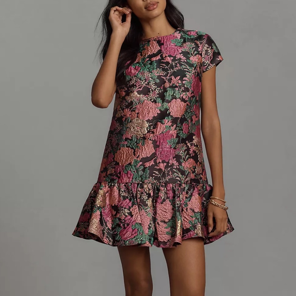 NWT Anthropologie Mac Duggal Short-Sleeve
Jacquard Ruffled Mini Dress
